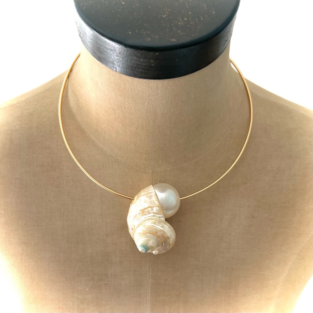 NWOT ANTHRO Shell/Pearl Necklace